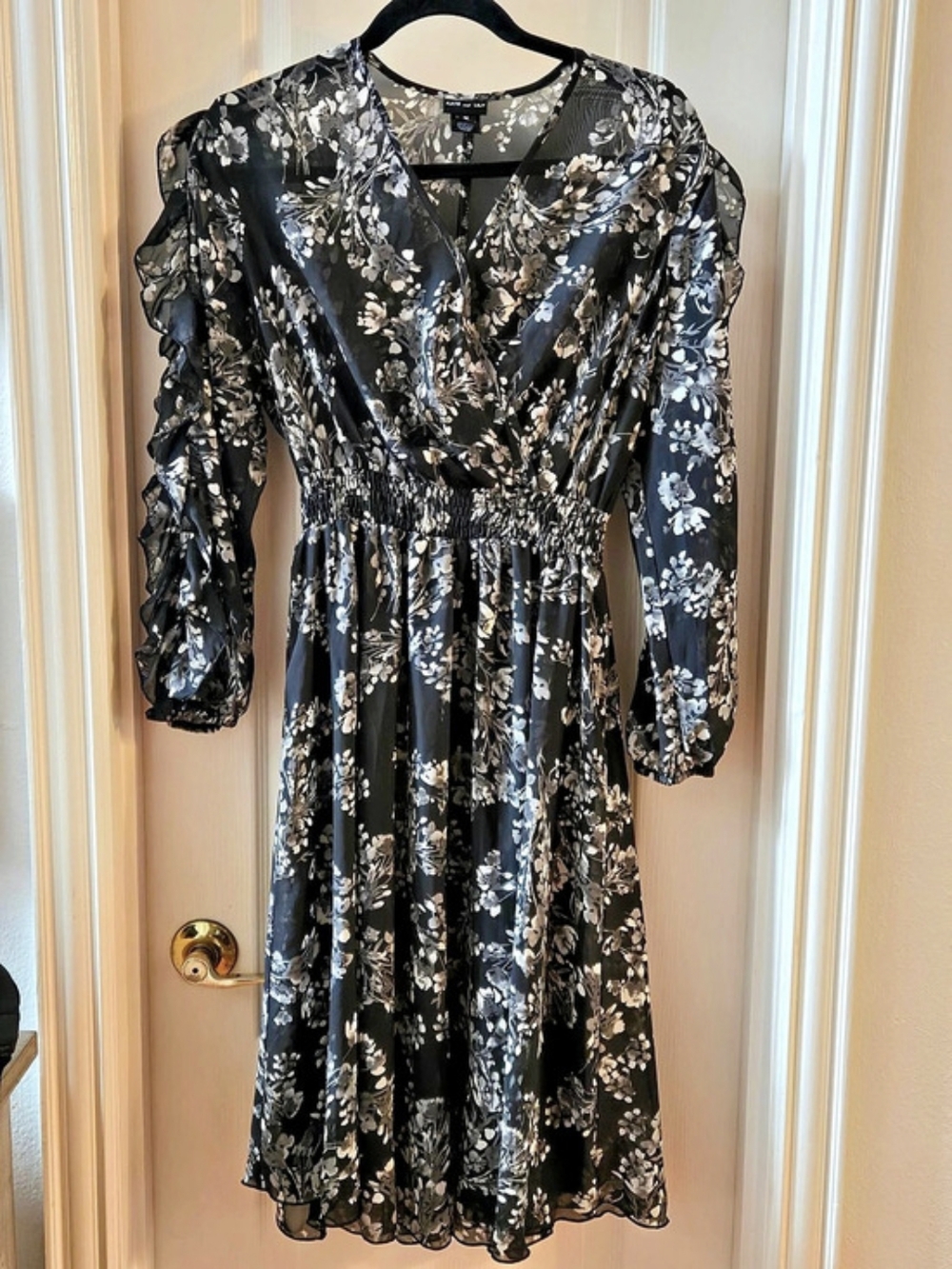 Kate and Lily Floral Midi Dress in Black & White Size Medium Like New